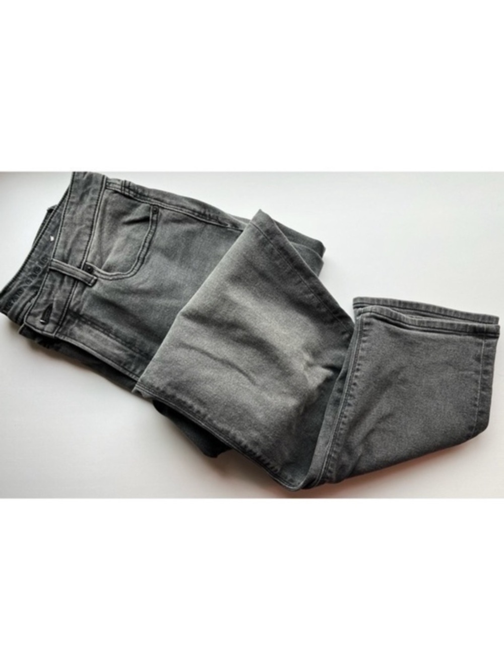 American Eagle Outfitters • Washed Black Mom Jeans